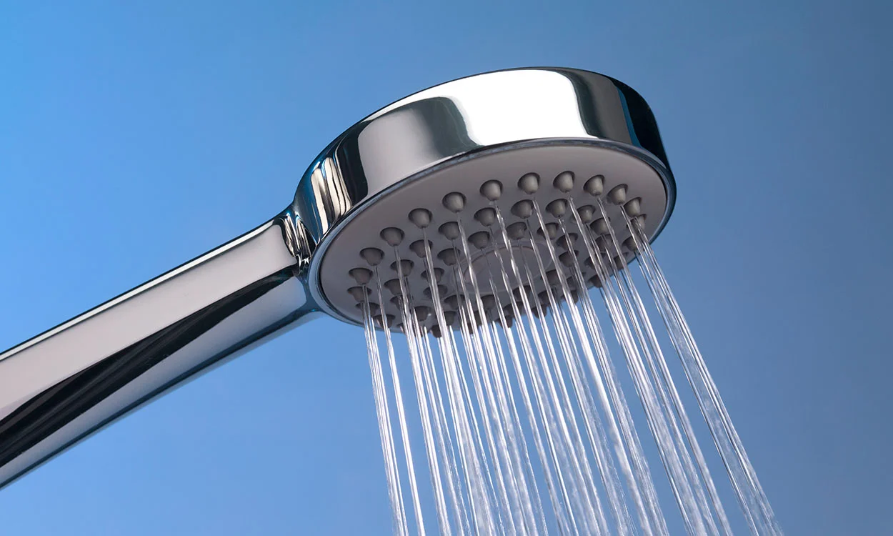 El agua del grifo, ¿afecta al cabello?